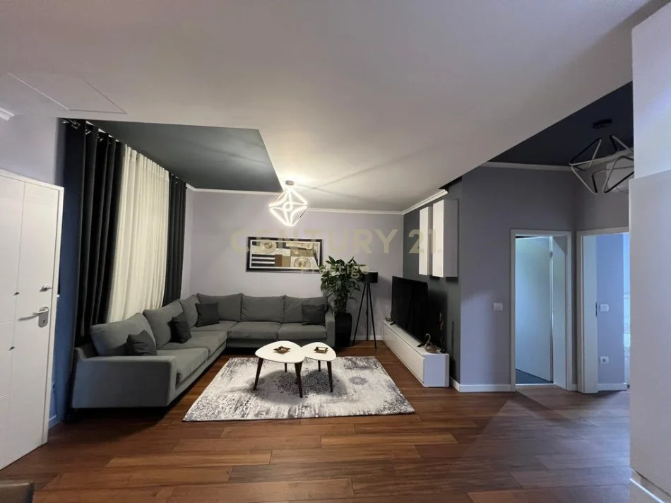 Tirane, jepet me qera apartament 2+1 Kati 0, 147 m² 650 €