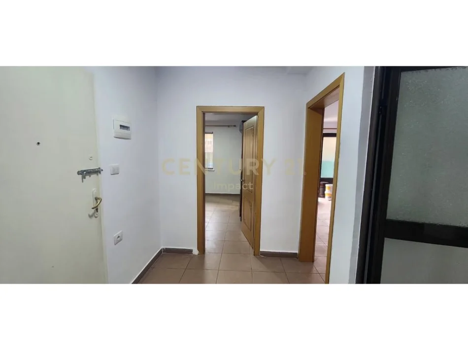 Tirane, jepet me qera apartament 2+1 Kati 0, 60 m² 350 € (Tregu Elektrik)