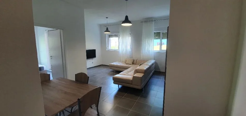 Tirane, jepet me qera apartament 2+1 Kati 0, 82 m² 500 € (ALI DEMI)
