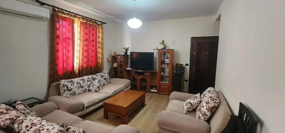 Tirane, jepet me qera apartament 2+1 Kati 0, 98 m² 490 € (Rruga Ramazan Bogdani)
