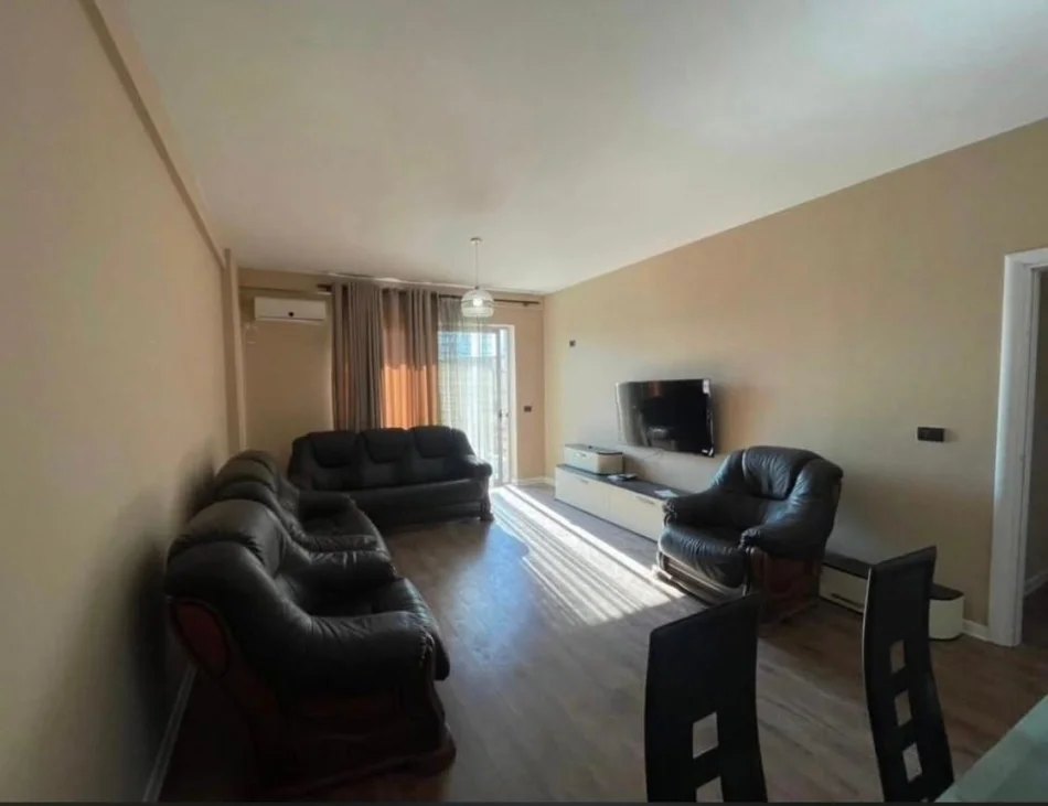 Tirane, jepet me qera apartament 2+1 Kati 10, 100 m² 500 € (Astir)