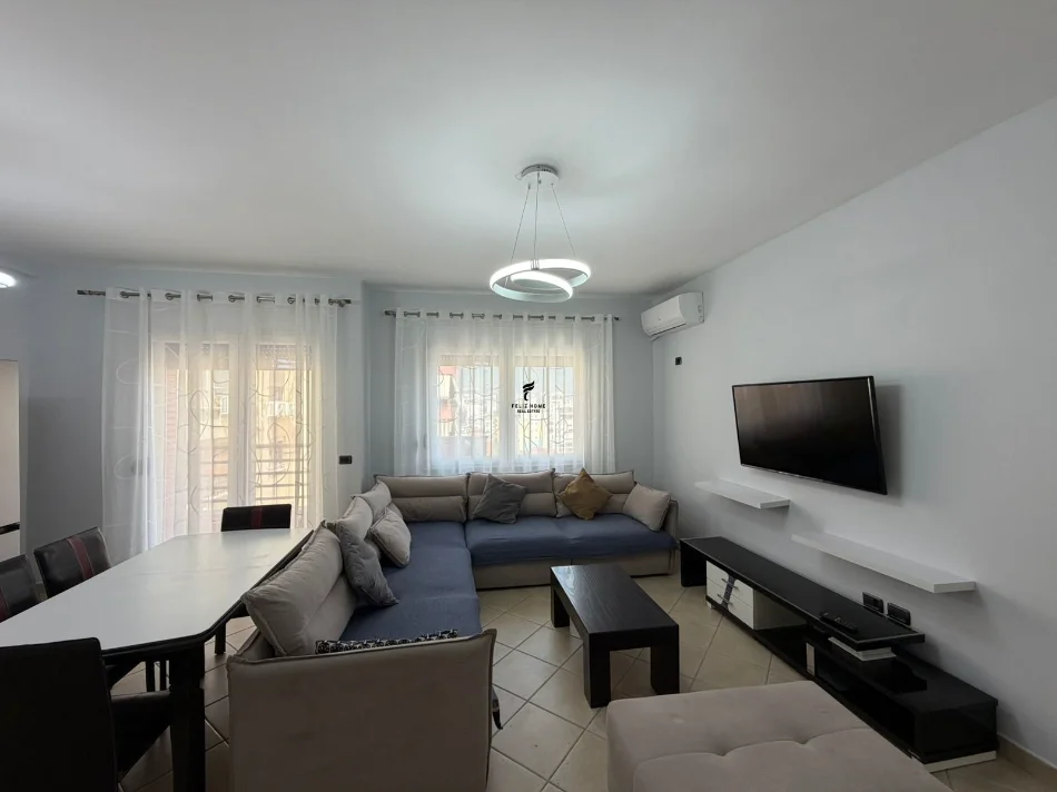 Tirane, jepet me qera apartament 2+1 Kati 10, 103 m² 1.000 € (PAZARI I RI)