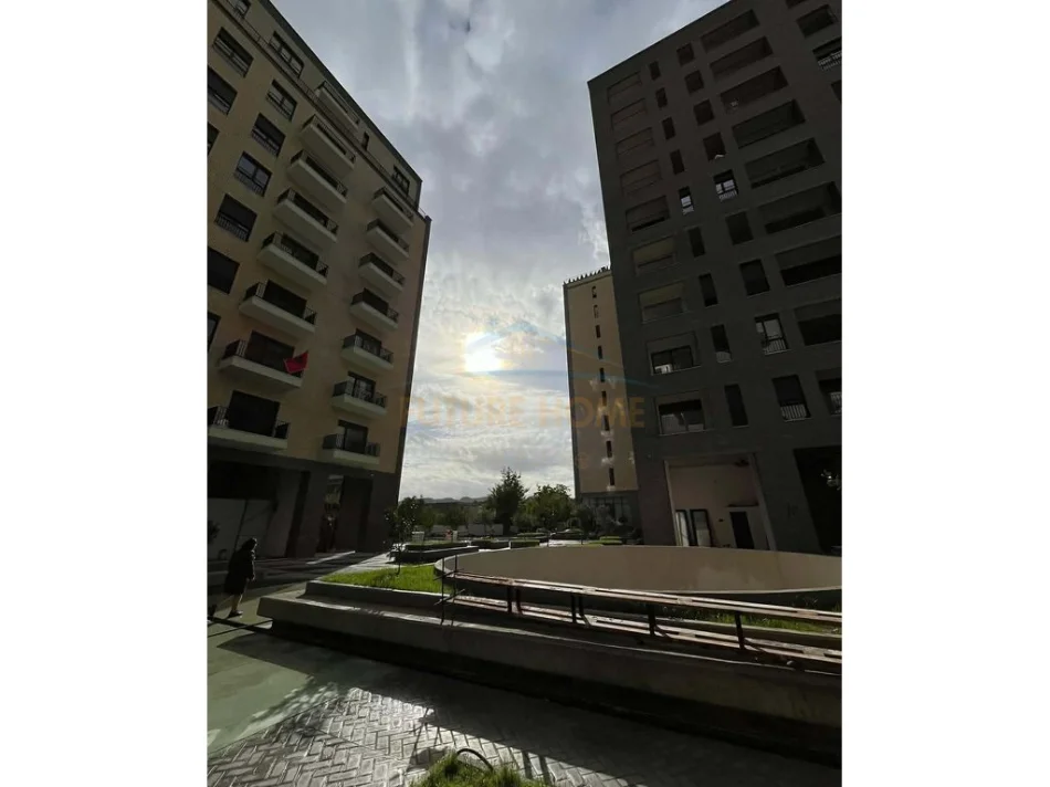 Tirane, jepet me qera apartament 2+1 Kati 10, 109 m² 650 € (Fusha e Aviacionit)