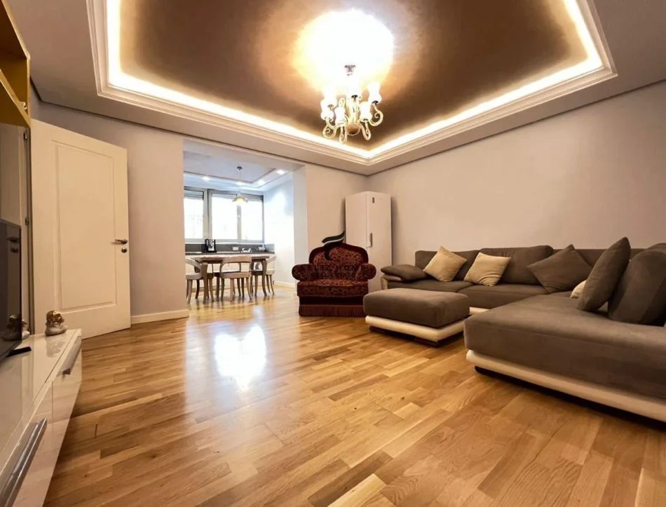 Tirane, jepet me qera apartament 2+1 Kati 1, 100 m² 1.000 € (QENDER)