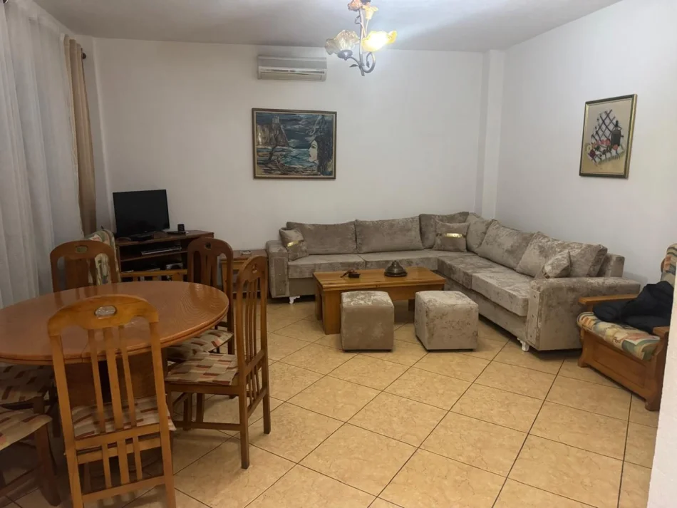 Tirane, jepet me qera apartament 2+1 Kati 1, 100 m² 500 € (Komuna e Parisit)