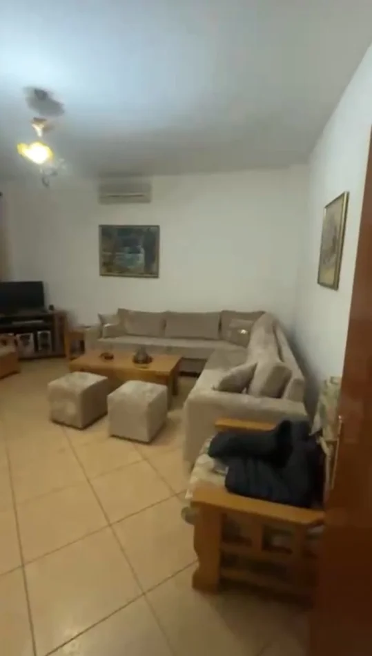 Tirane, jepet me qera apartament 2+1 Kati 1, 100 m² 500 € (Kristal Center)