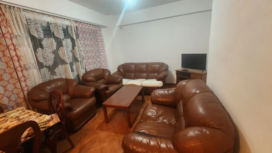 Tirane, jepet me qera apartament 2+1 Kati 1, 100 m² 500 € (Rruga Irfan Tomini)