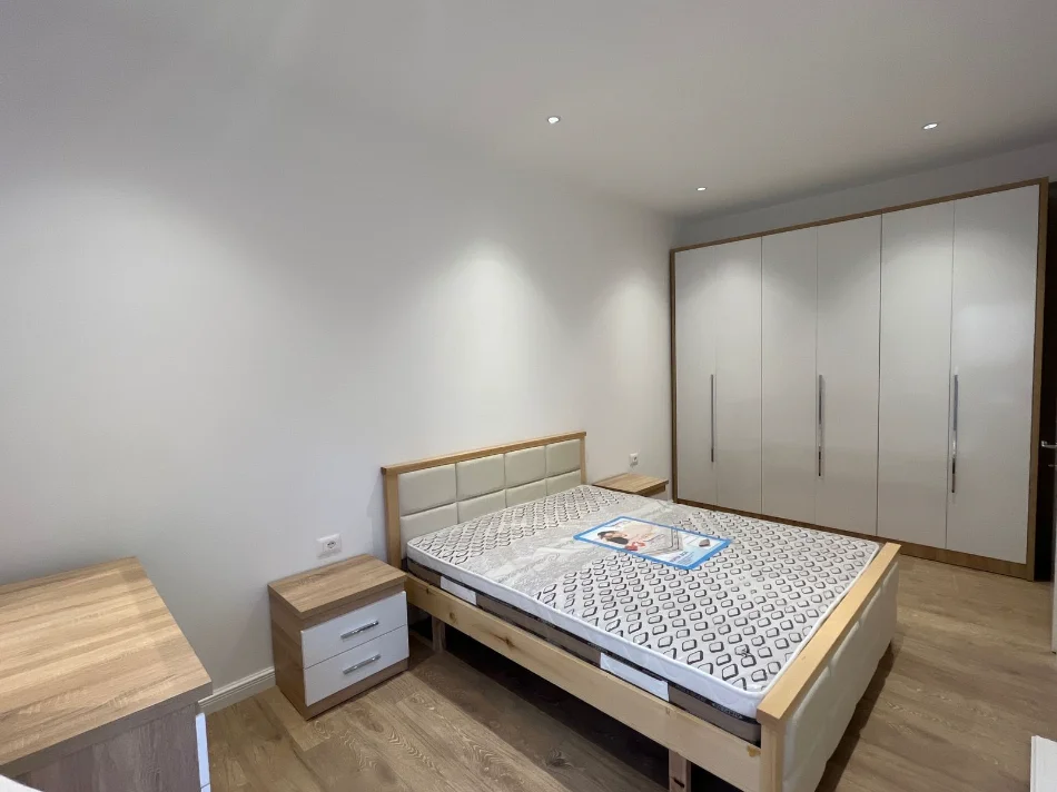 Tirane, jepet me qera apartament 2+1 Kati 1, 100 m² 500 € (rruga 5 maji)
