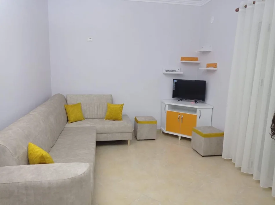 Tirane, jepet me qera apartament 2+1 Kati 1, 100 m² 520 € (PRANE UET)