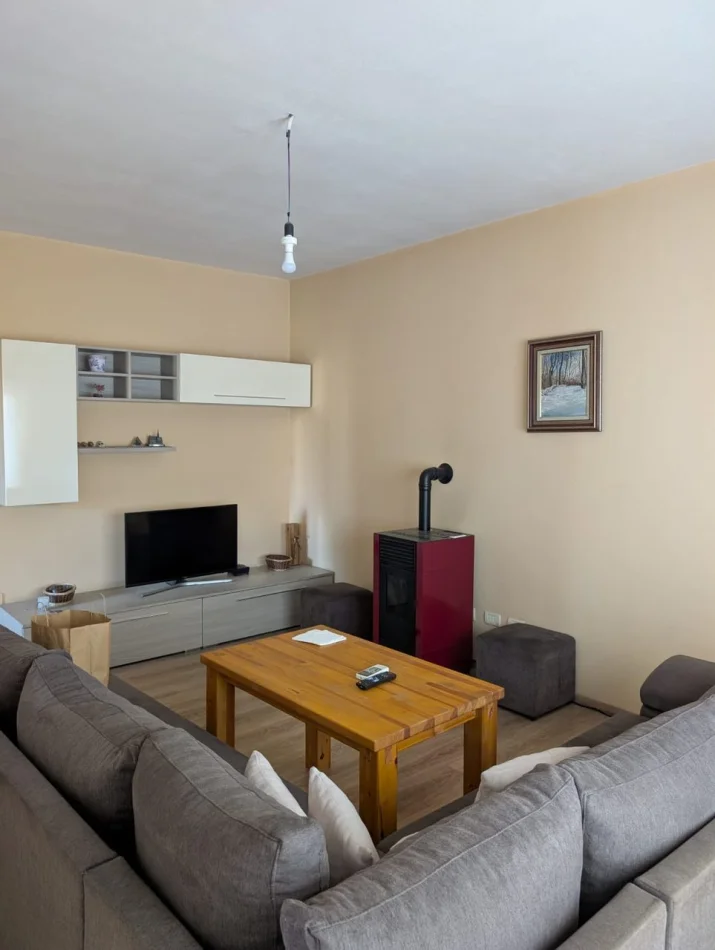 Tirane, jepet me qera apartament 2+1 Kati 1, 100 m² 550 € (Fresku)