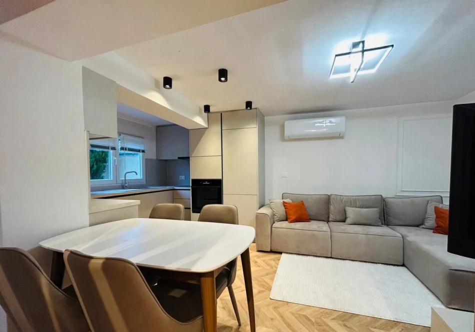 Tirane, jepet me qera apartament 2+1 Kati 1, 100 m² 700 € (Tregu Elektrik)