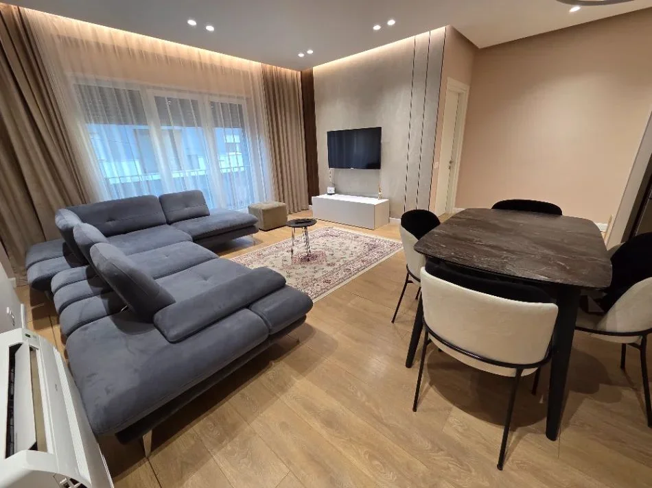 Tirane, jepet me qera apartament 2+1 Kati 1, 100 m² 750 € (RRUGA E DIBRES)