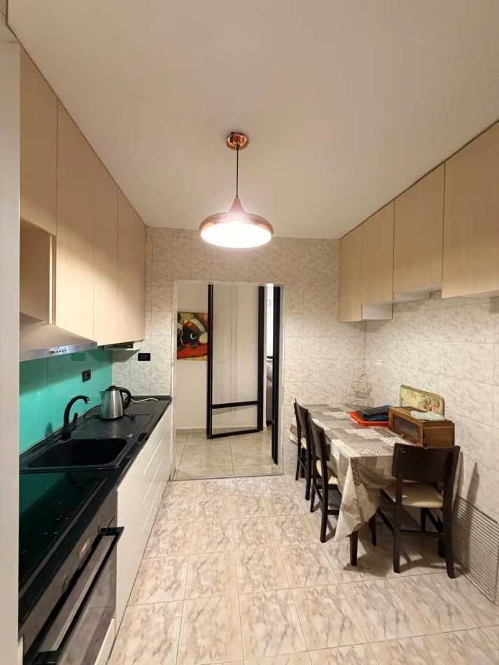 Tirane, jepet me qera apartament 2+1 Kati 1, 100 m² 850 € (Rruga Dritan Hoxha)