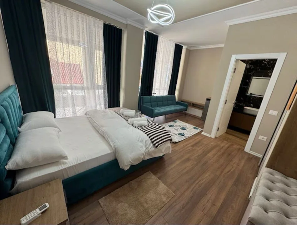 Tirane, jepet me qera apartament 2+1 Kati 1, 100 m² 900 € (RRUGA E DIBRES)