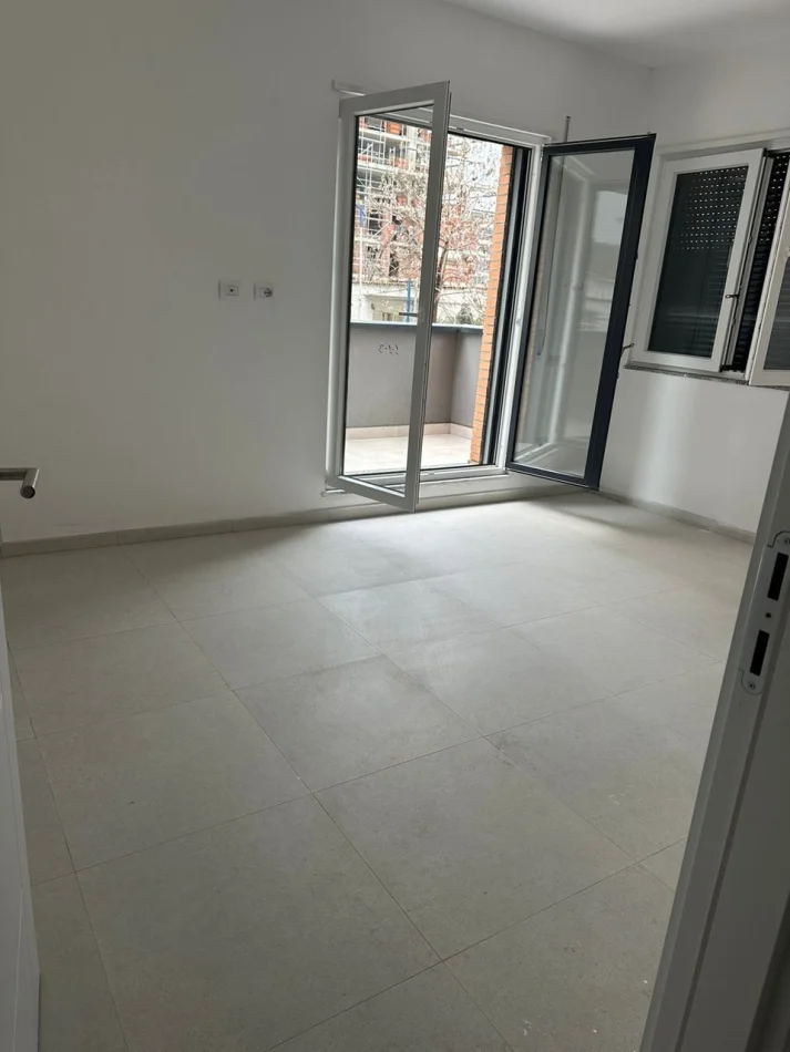Tirane, jepet me qera apartament 2+1 Kati 1, 105 m² 600 € (The New Boulevard)