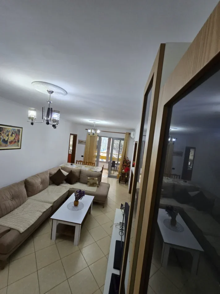 Tirane, jepet me qera apartament 2+1 Kati 1, 108 m² 580 € (Bulevardi Bajram Curri)