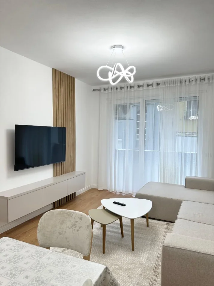 Tirane, jepet me qera apartament 2+1 Kati 1, 108 m² 700 € (700 €/muaj)