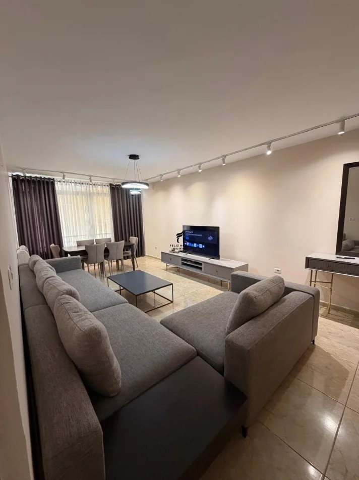 Tirane, jepet me qera apartament 2+1 Kati 1, 110 m² 850 € (LAPRAKE)