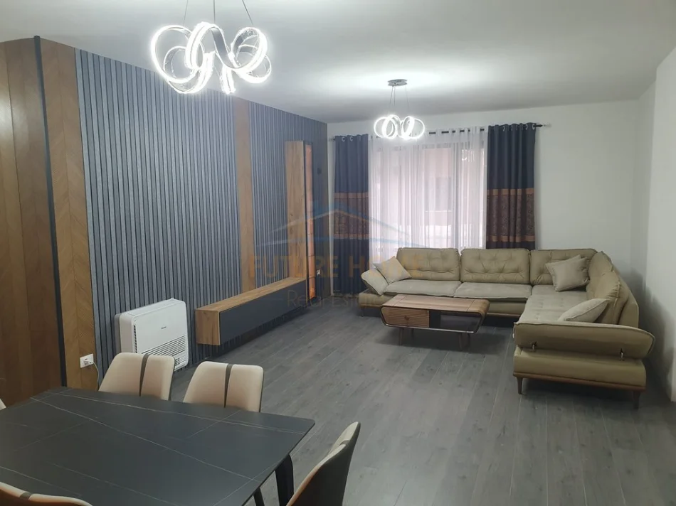 Tirane, jepet me qera apartament 2+1 Kati 1, 118 m² 800 € (Rruga e Elbasanit)
