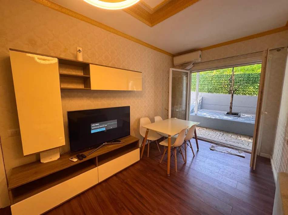 Tirane, jepet me qera apartament 2+1 Kati 1, 140 m² 750 € (LIQENI I THATE)