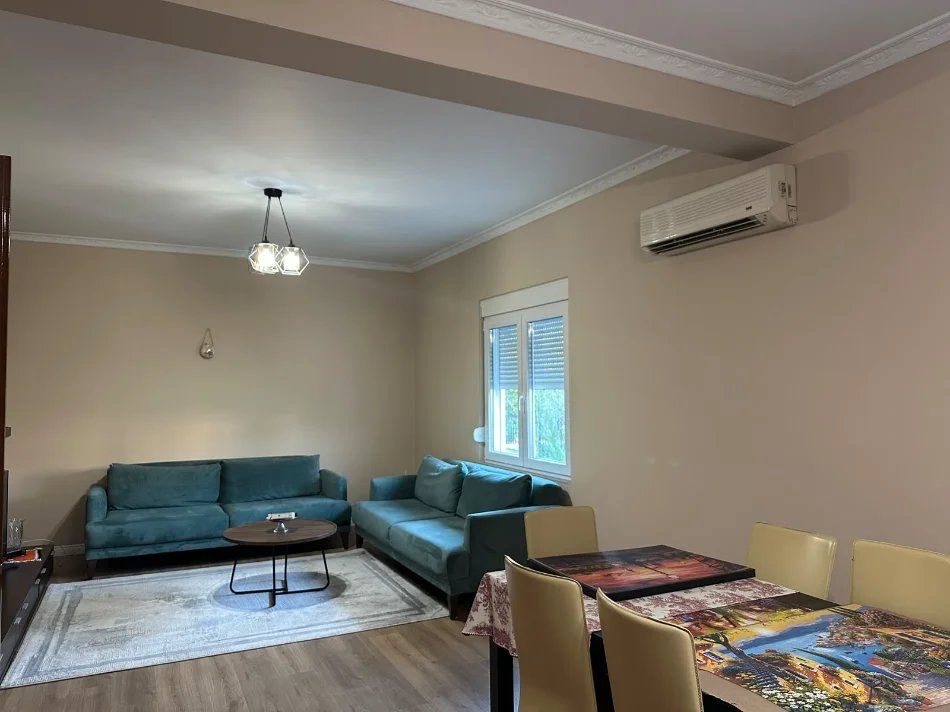 Tirane, jepet me qera apartament 2+1 Kati 1, 145 m² 883 € (Prane Fshatit Sos tek rruga e Shkolles Rreze Drrite)