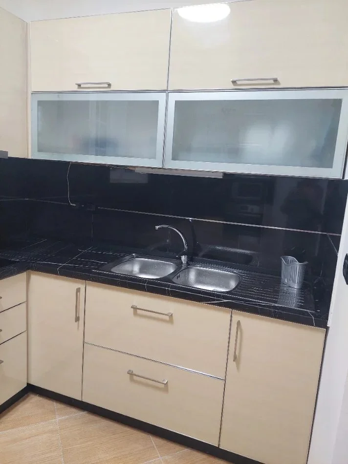 Tirane, jepet me qera apartament 2+1 Kati 1, 150 m² 750 € (ish Tregu Elektrik)