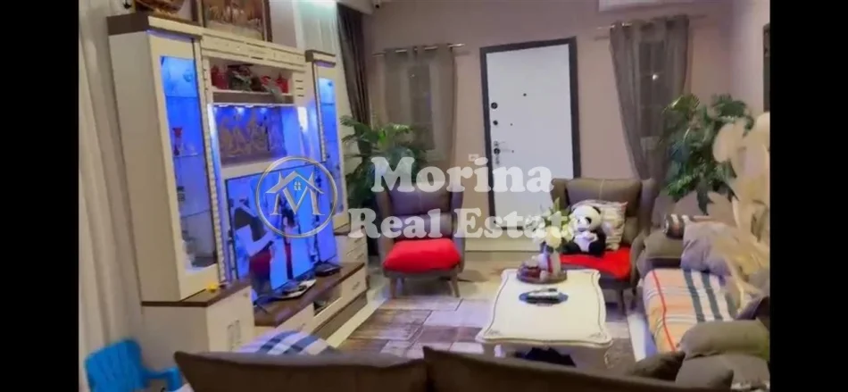 Tirane, jepet me qera apartament 2+1 Kati 1, 167 m² 170.000 € (Shitet Vile Nje Kateshe Te Blloku Vasil Shanto)
