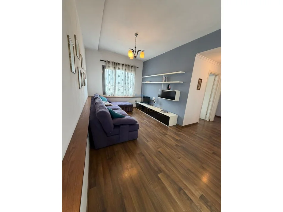 Tirane, jepet me qera apartament 2+1 Kati 11, 80 m² 750 € (pazari i ri)