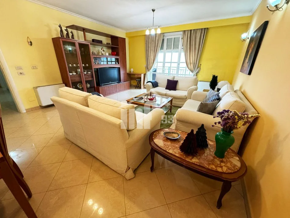 Tirane, jepet me qera apartament 2+1 Kati 12, 110 m² 1.200 € (RRUGA 