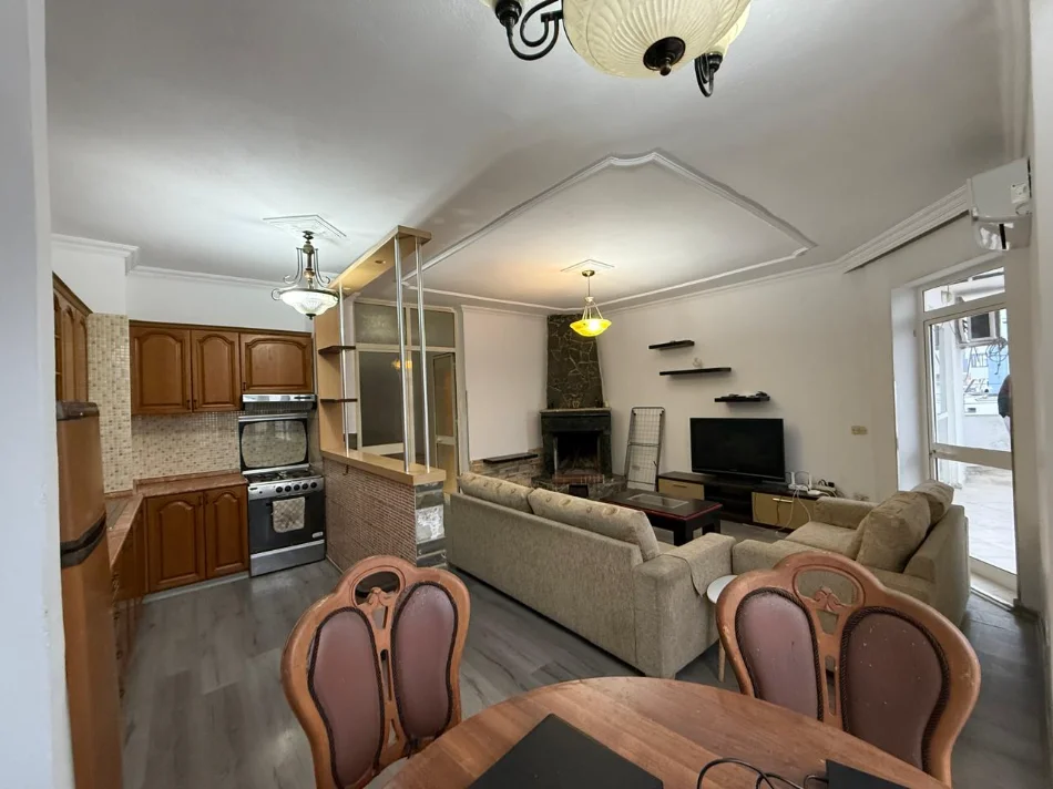 Tirane, jepet me qera apartament 2+1 Kati 12, 120 m² 600 € (ISH PARKU)