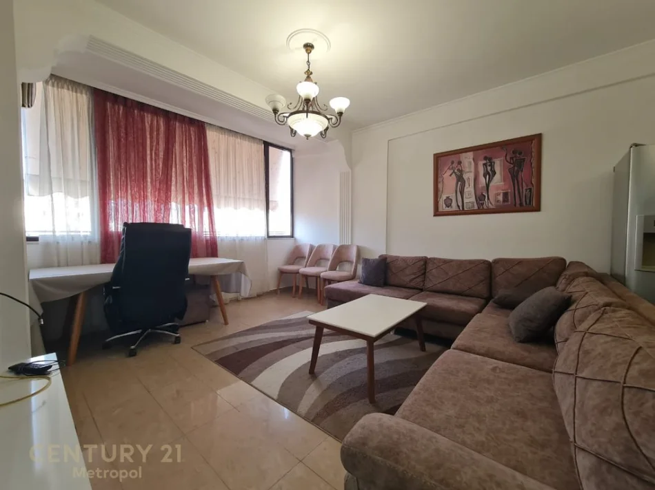 Tirane, jepet me qera apartament 2+1 Kati 12, 82 m² 650 € (Qender)