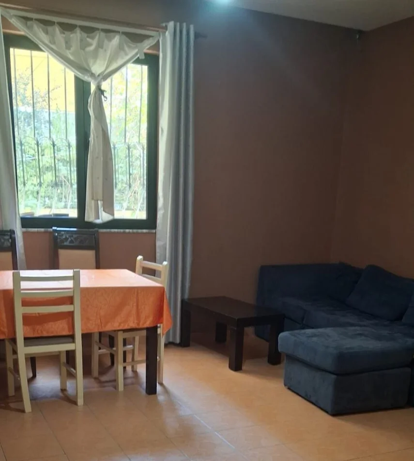 Tirane, jepet me qera apartament 2+1 Kati 1, 450 € (Kodra e Diellit)