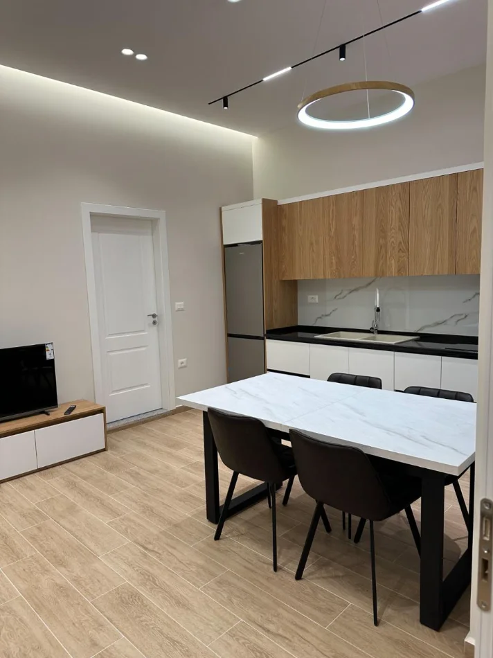 Tirane, jepet me qera apartament 2+1 Kati 1, 65 m² 600 € (DON BOSKO)