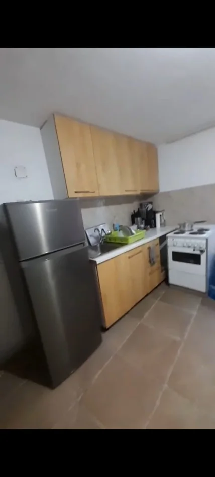 Tirane, jepet me qera apartament 2+1 Kati 1, 70 m² 350 € (Rruga Xhanfize Keko)