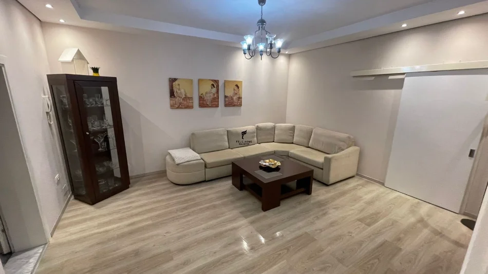 Tirane, jepet me qera apartament 2+1 Kati 1, 70 m² 500 € (RRUGA E DIBRES)