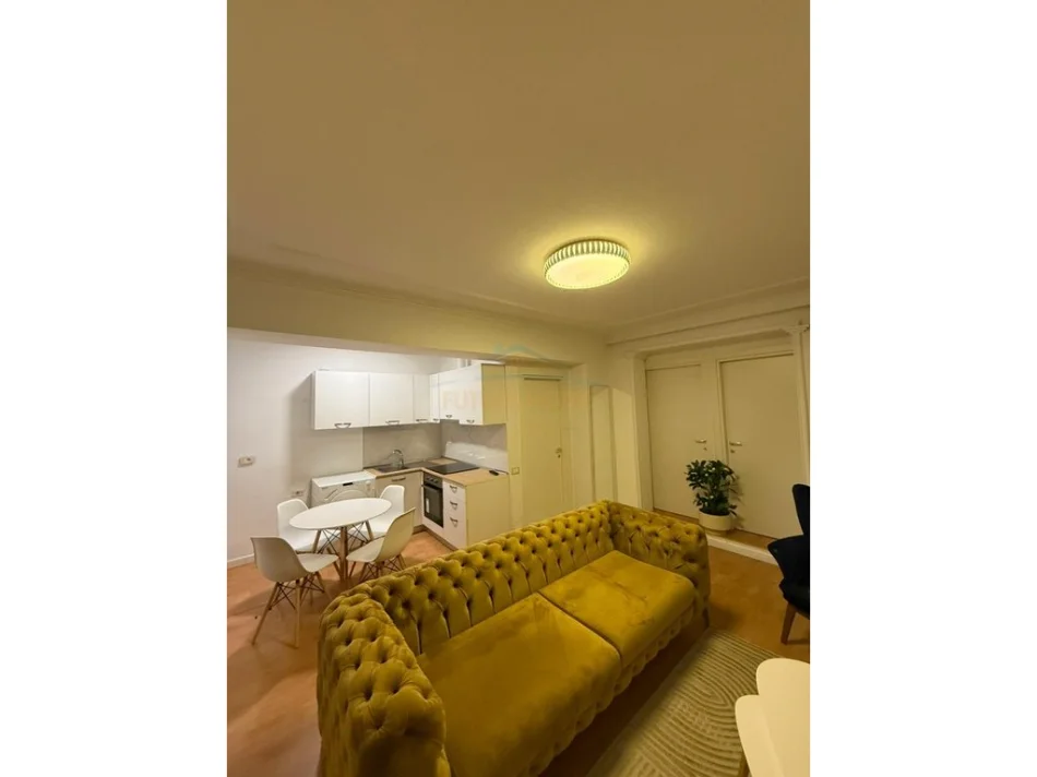 Tirane, jepet me qera apartament 2+1 Kati 1, 74 m² 1.000 € (Blloku)