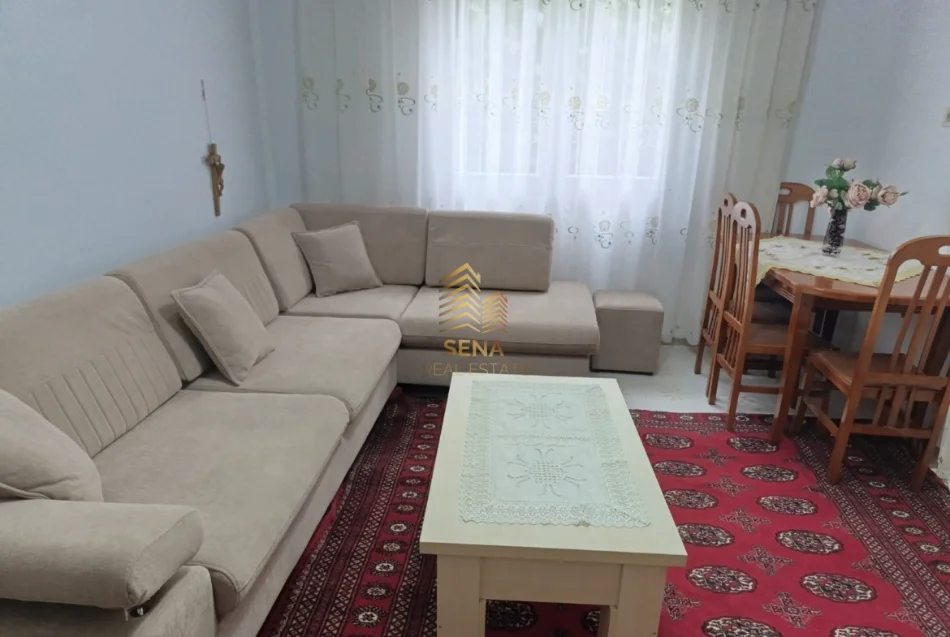 Tirane, jepet me qera apartament 2+1 Kati 1, 75 m² 400 € (Kombinat)