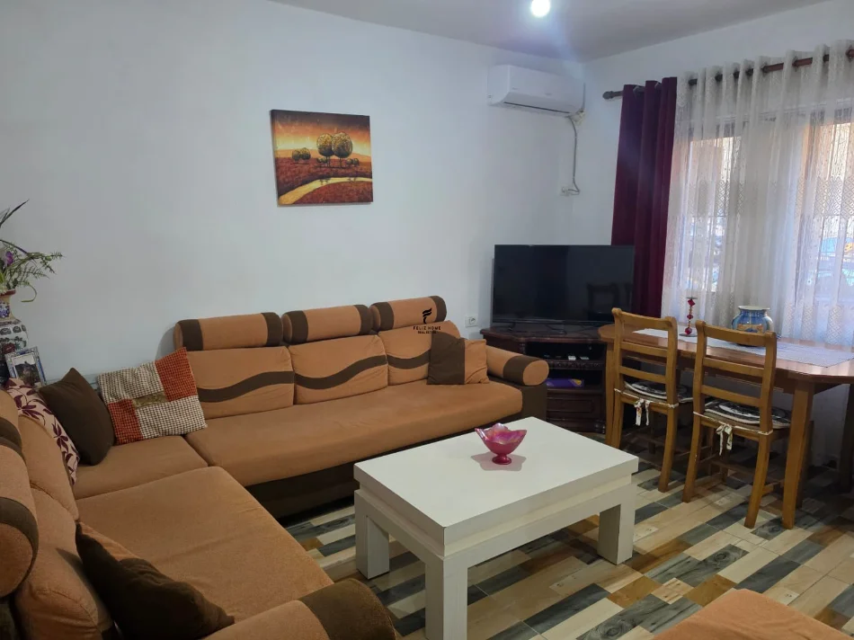 Tirane, jepet me qera apartament 2+1 Kati 1, 75 m² 500 € (SHKOLLA E BASHKUAR)