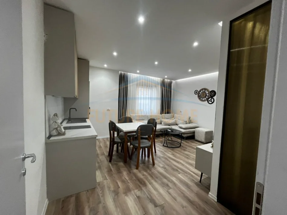 Tirane, jepet me qera apartament 2+1 Kati 1, 75 m² 750 € (Rruga e Bogdaneve)