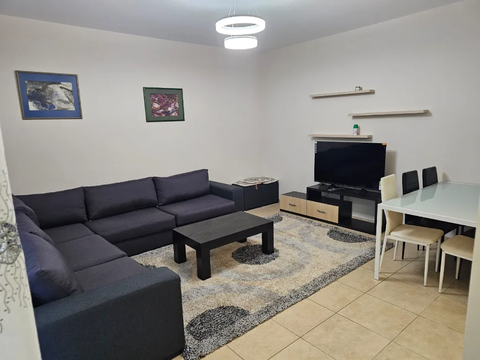 Tirane, jepet me qera apartament 2+1 Kati 1, 76 m² 550 € (5 maji)