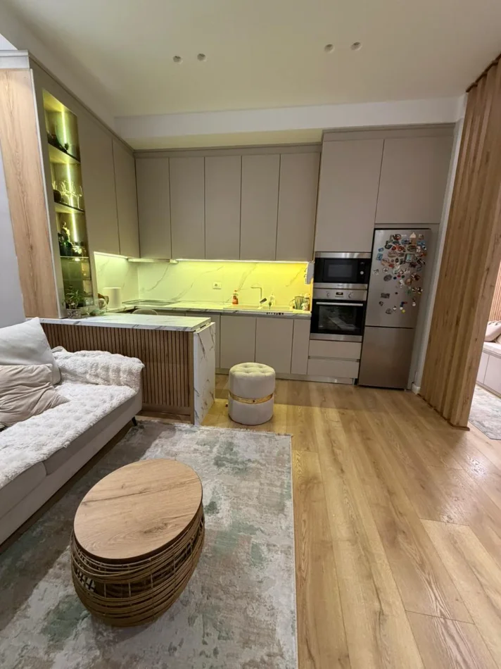 Tirane, jepet me qera apartament 2+1 Kati 1, 76 m² 650 € (Prane Fakultetit te Mjekesise)