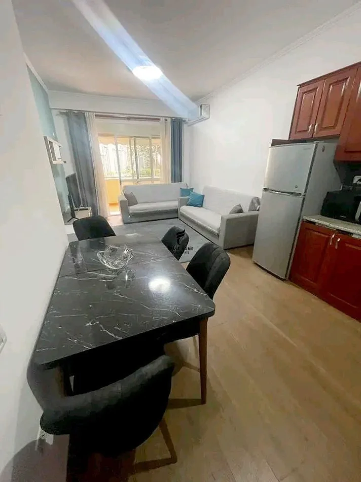 Tirane, jepet me qera apartament 2+1 Kati 1, 80 m² 400 € (FRESKU)