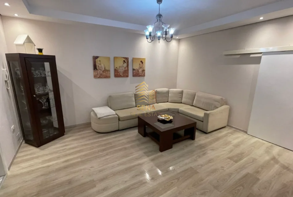 Tirane, jepet me qera apartament 2+1 Kati 1, 80 m² 500 € (Shkolla e Bashkuar)