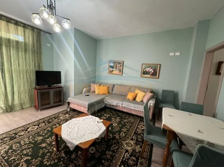 Tirane, jepet me qera apartament 2+1 Kati 1, 85 m² 360 € (Kryegjyshata)