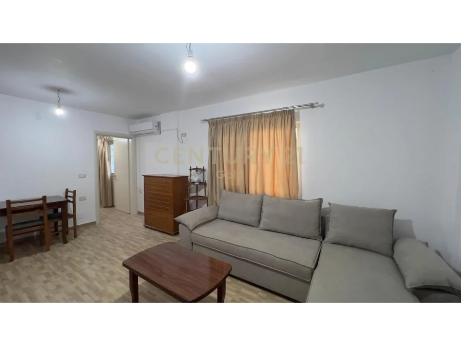 Tirane, jepet me qera apartament 2+1 Kati 1, 85 m² 400 € (Kinostudio Gold147709)