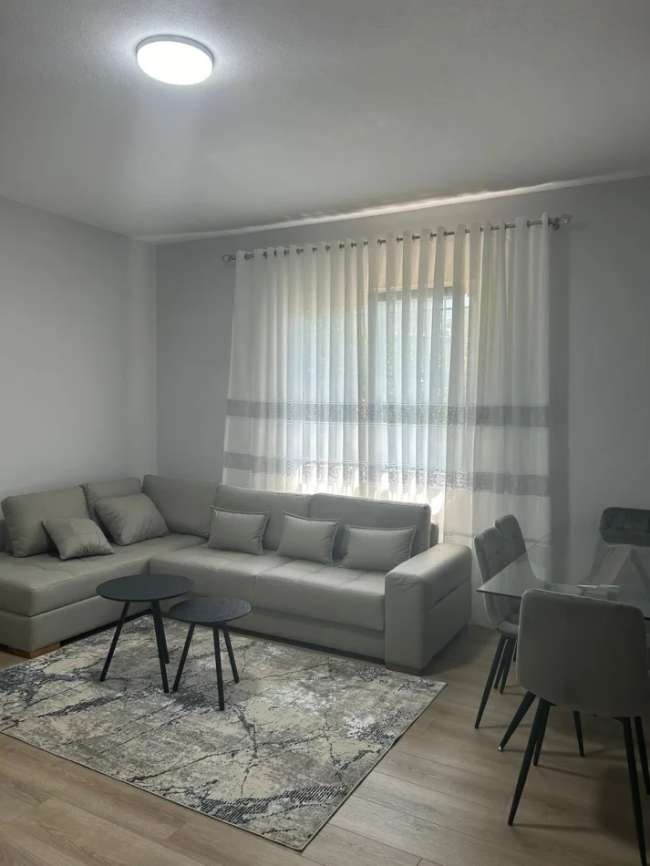 Tirane, jepet me qera apartament 2+1 Kati 1, 85 m² 400 € (Poligrafiku)