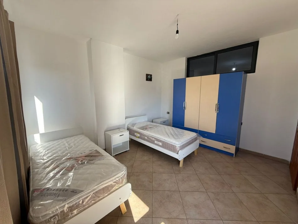 Tirane, jepet me qera apartament 2+1 Kati 1, 85 m² 500 € (Bulevardi Migjeni)
