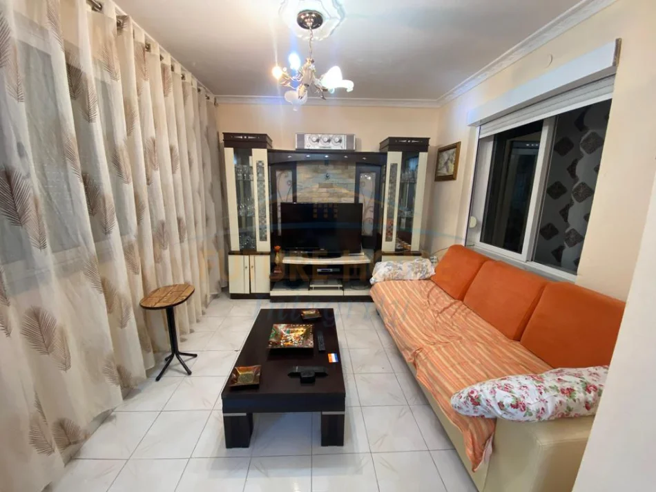 Tirane, jepet me qera apartament 2+1 Kati 1, 85 m² 600 € (Rruga e Elbasanit)
