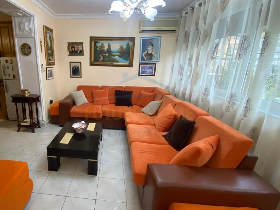 Tirane, jepet me qera apartament 2+1 Kati 1, 85 m² 600 € (rruga elbasanit ngjit me town town)