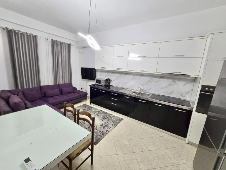 Tirane, jepet me qera apartament 2+1 Kati 1, 88 m² 500 € (Nela 6)